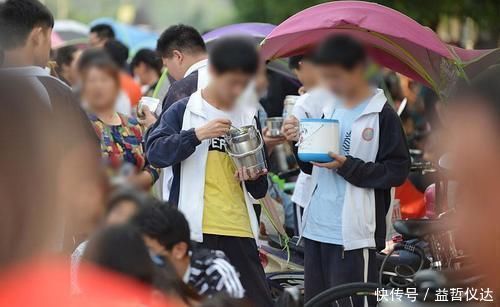 赵同学|“上高中时，我妈送了三年的饭！”有多少学生，不愿在食堂就餐？