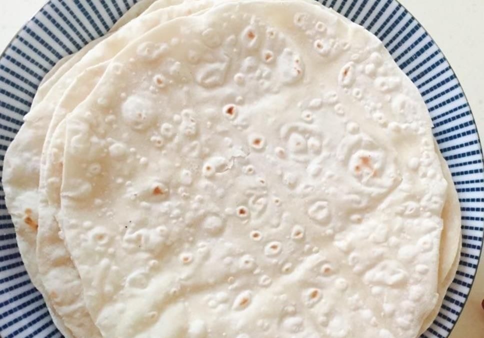 电饼铛烙饼时，掌握这几个小技巧，层多柔软，放几天也不会硬
