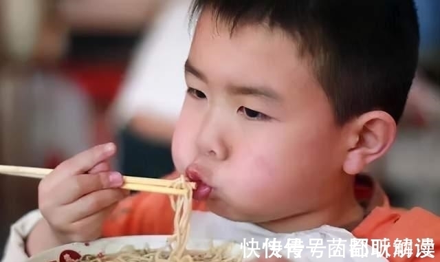 小照|儿科主任呼吁停止食用,常吃易伤害孩子发育,提醒:赶紧撤下餐桌