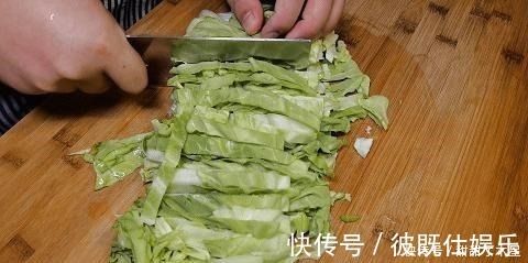 入味|才知道，包菜炒粉条要这样做，难怪以前老是粘锅，粉条不粘更入味