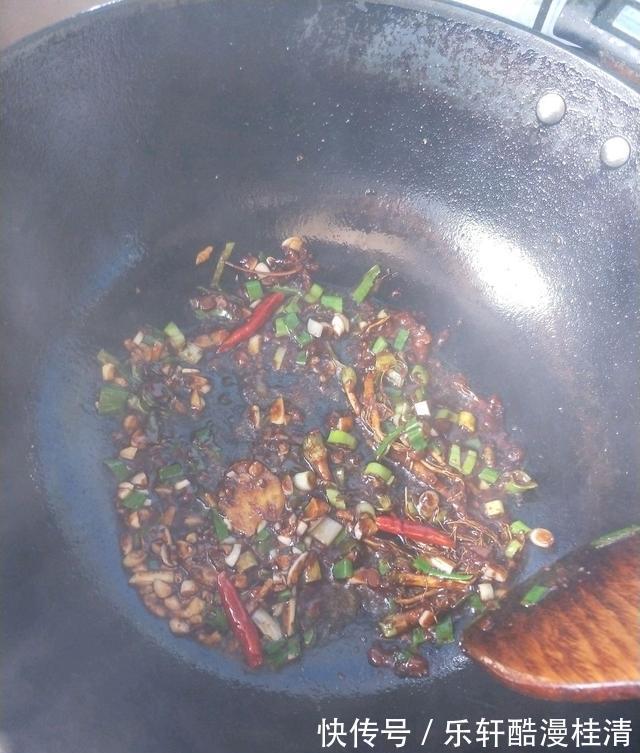 鲢鱼|家常酱炖鲢鱼，酱香四溢鲜美下饭，快来和小编一起学着做一回吧