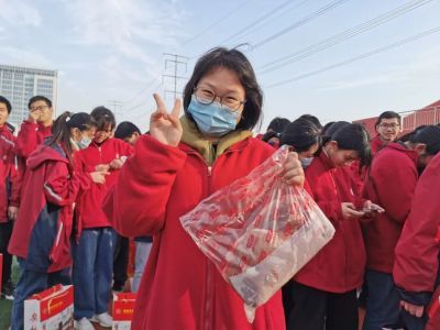 12000斤！现场发！安徽这所学校发肉奖励学生！