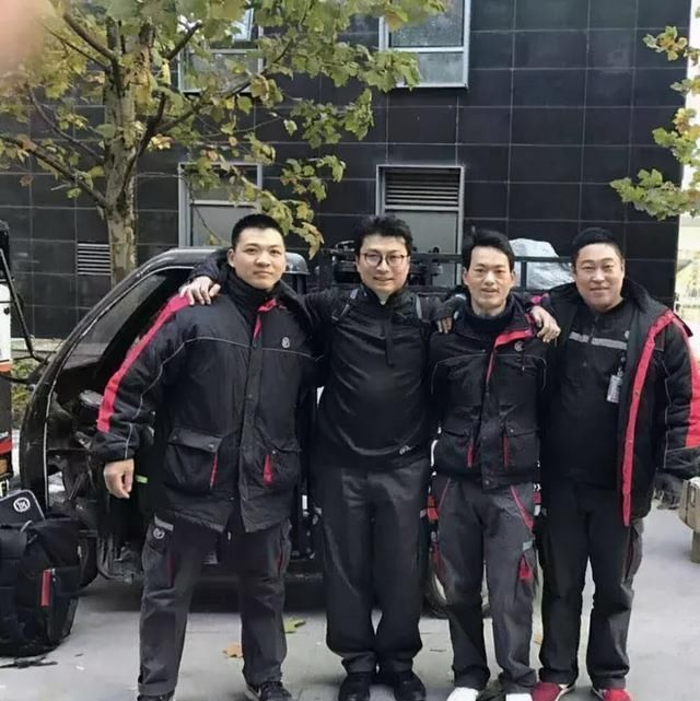 快递业|又一个快递富豪崛起，今年平均一天赚3个亿，却连大学都没读过