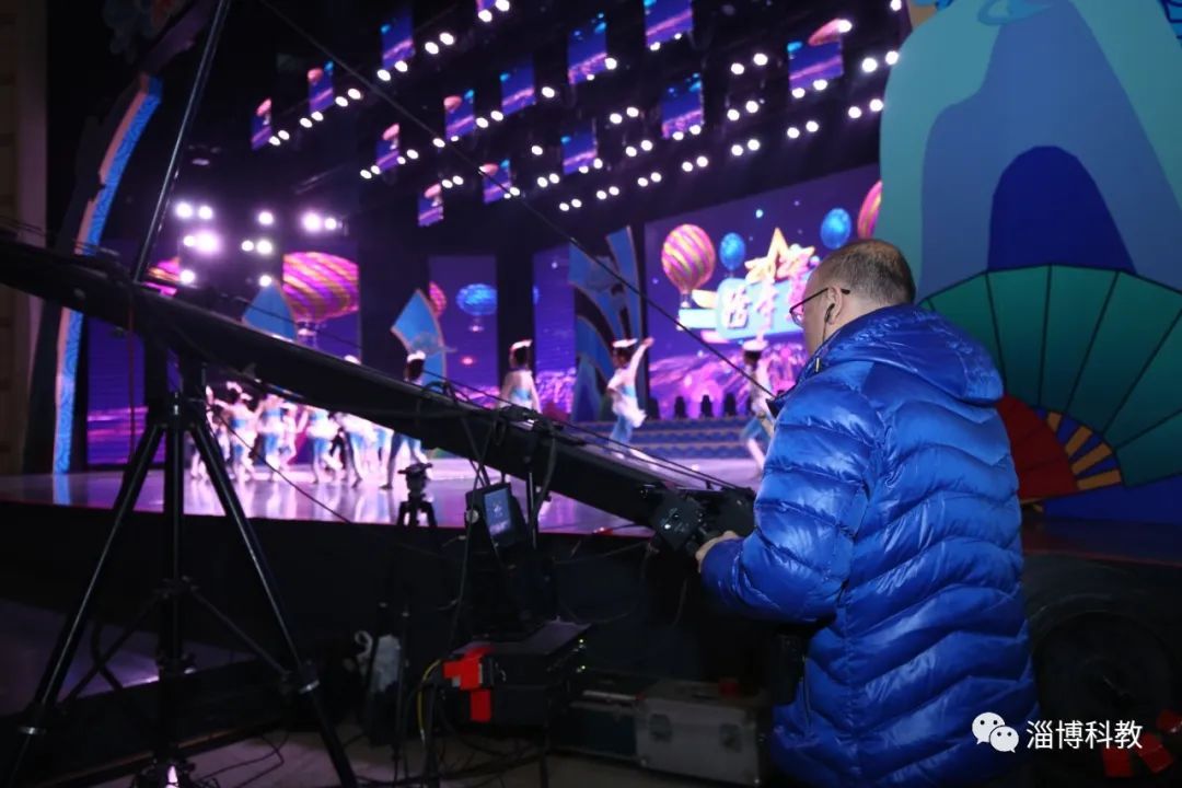 大幕拉開！2022跨年盛典開啟錄制！一起為孩子們加油！