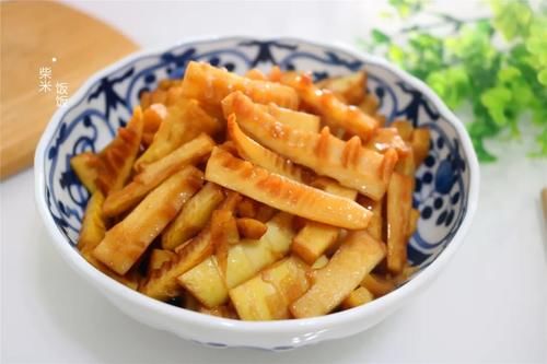 三月这菜正上市，虽然价格贵，但是简单一炒就好吃，遇到我必买