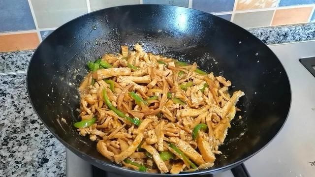 豆腐干的好吃做法，鲜香开胃，下饭太香了，全家老少都爱吃