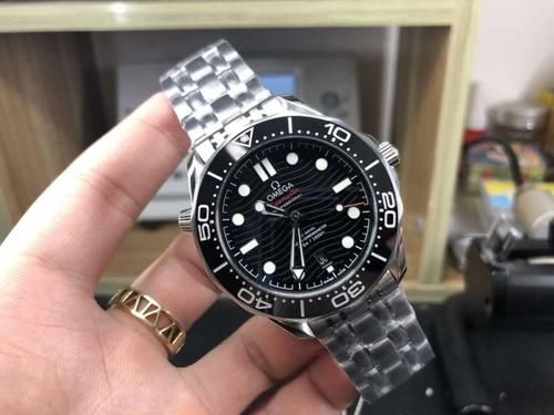 劳力士水鬼名气大，欧米茄海马性价比高，是你你选谁