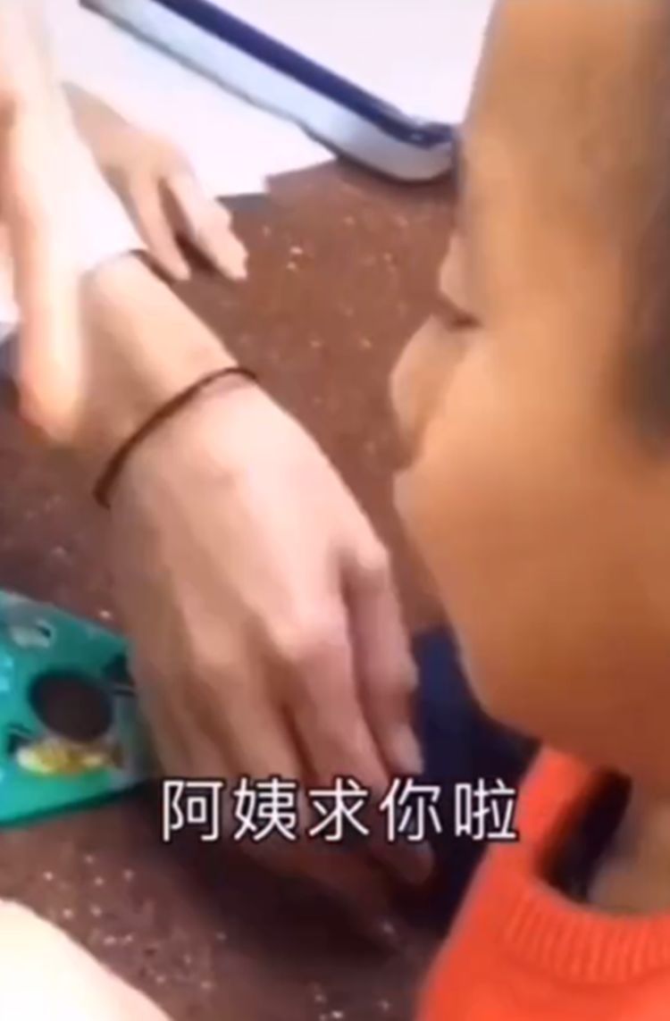 宝妈|“话痨”男童因打针走红,网友佩服真是一分钟都没有停下来过