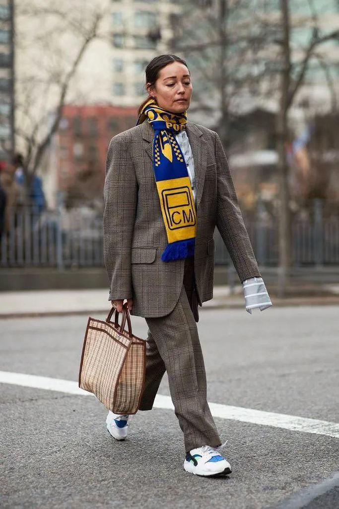  戴起来|天冷了，大围巾戴起来！