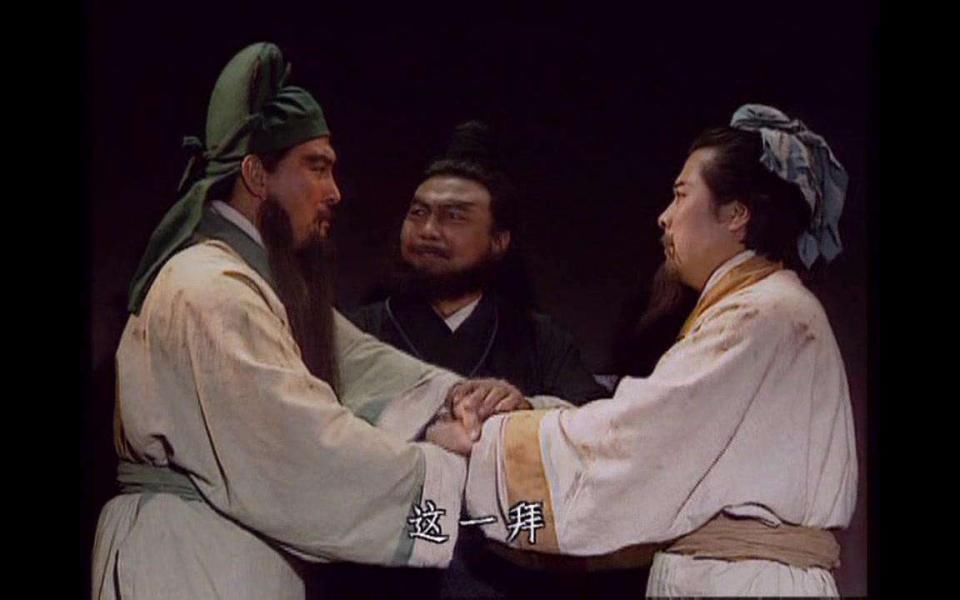 刘备|怒鞭督邮的是谁？《三国演义》说是张飞，《三国志》则说是刘备