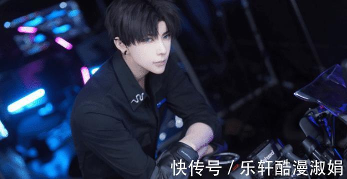 白衣天尊|熊祁COS白衣天尊楚晚宁帅出天际却遭粉丝质疑蛇精脸我不懂!