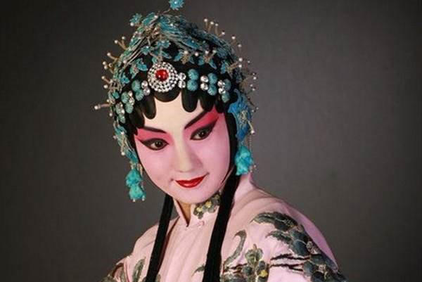 优伶@荣公暮年养静之所:宝钗住的梨香院,一道通外的门,动了百年根基