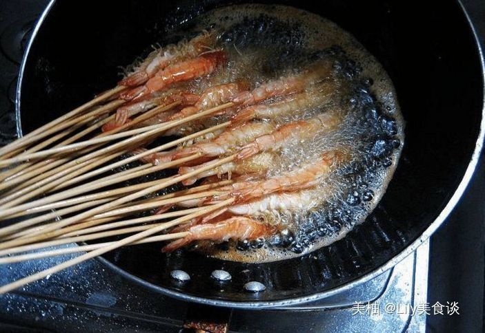 虾别再煮着吃了,我换种做法外酥里嫩,老公一口气干掉一盘,佩服