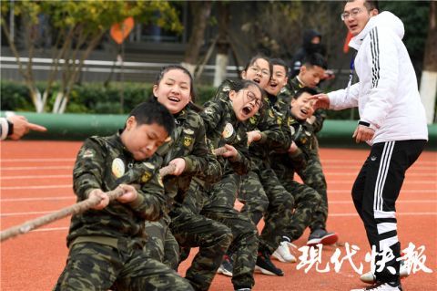 嘉年华|真人CS、机器人排雷、穿越火线……南京市小学国防教育嘉年华展少年力量！