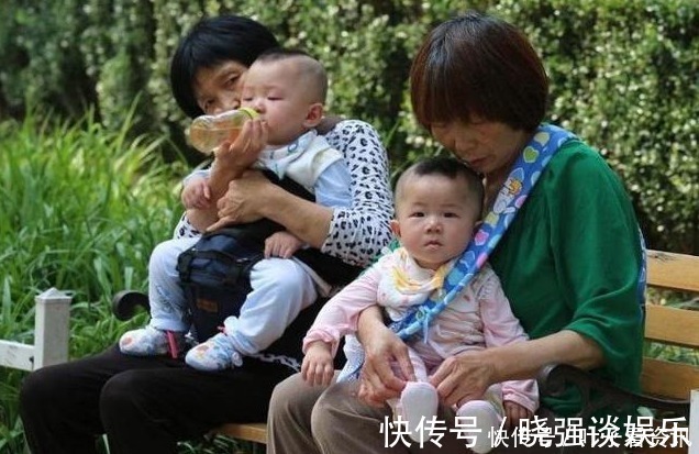 带娃|为什么都在提倡姥姥带娃看到姥姥的3个优势,奶奶“学不来”