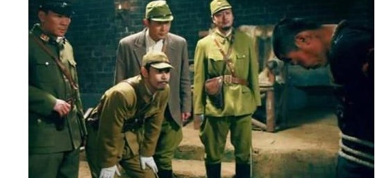 人扇|脾气最大的“汉奸”，日本人扇他一巴掌，他二话不说反手就是一枪