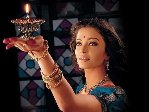 在远方&画家描绘1群缪斯裸体油画,画风幻象又写实,寓意缥缈的艺术景象