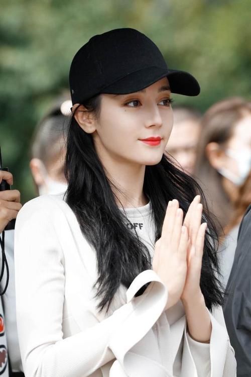 蝴蝶结|别戴烂大街的蝴蝶结了,脸大头发少的选这3种发饰,谁戴谁显瘦