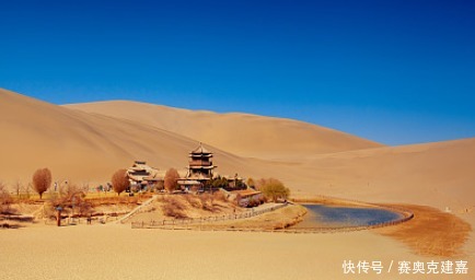 中国沙漠第一泉 鸣沙山月牙泉