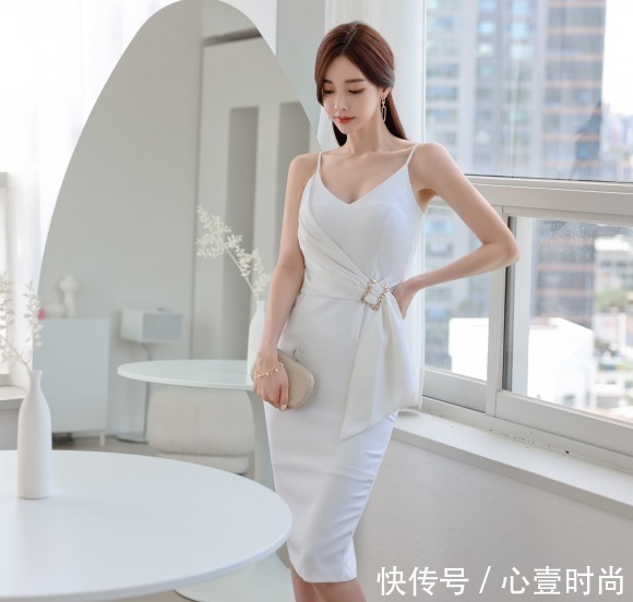 孙允珠|女神孙允珠高清时尚搭配：仙本那夏梦纯情雪白精灵吊裙