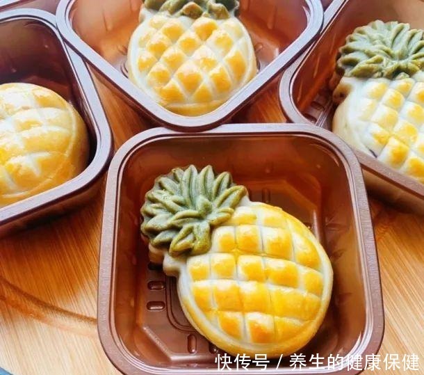 月儿圆，吃月饼，快来看看超萌小菠萝月饼