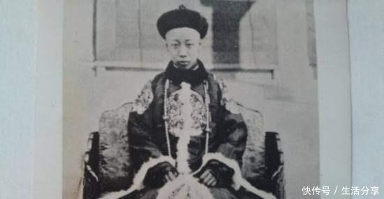 溥仪还|溥仪再游故宫坐上龙椅之时说了七个字！