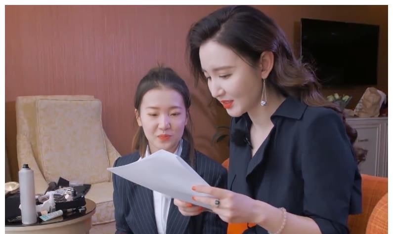 参加茶话会,董明珠和张萌的到场时间,体现出了商人和艺人的差距