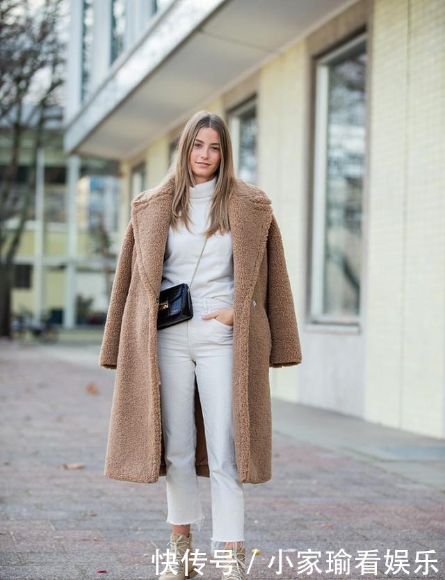 白色高领打底衫穿对了真不丑,叠穿了解一下,优雅新潮还精致