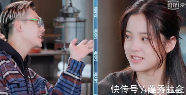 刘雨昕“连环挑眉”绝技丞丞看呆,欧阳娜娜不服输注意她做了啥