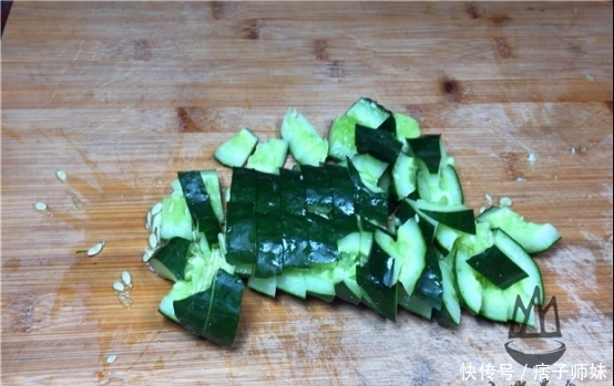 分享一下|饭店“拌黄瓜”为什么这么好吃?大厨教你这样做,连一口汁都不剩