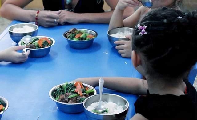 宝妈|“我家娃不吃米,幼儿园得改”,园长回怼引网友力挺:就该这么做