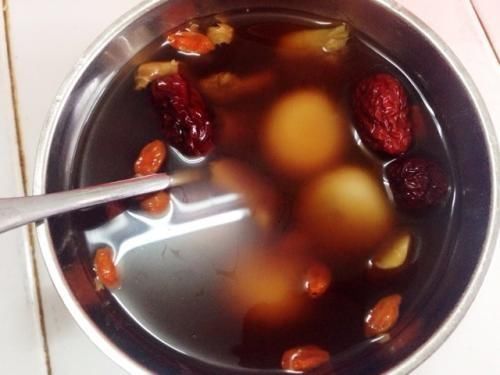 泡水|气血不足的女人,会有什么表现?想要补充气血,多喝3杯水