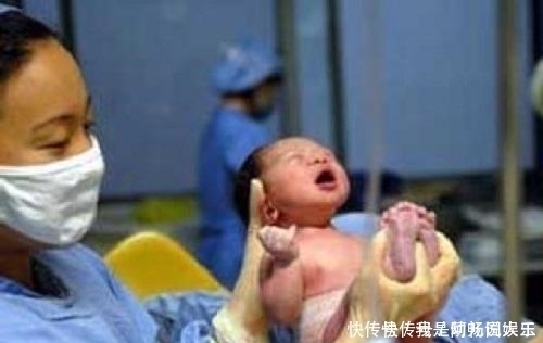 19岁产妇难产,准爸爸不愿签字做手术,孩子出生的样子让护士害怕