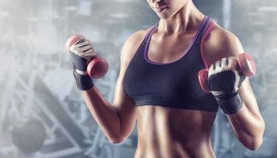 杠铃|锻炼胸部肌肉，需要多变的训练动作，多方面刺激胸部肌肉