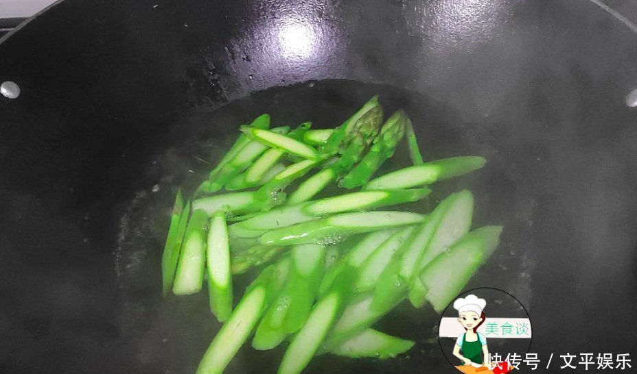 此菜有点小贵，春天吃最好，清香爽口，孩子多吃提高免疫，贵也值