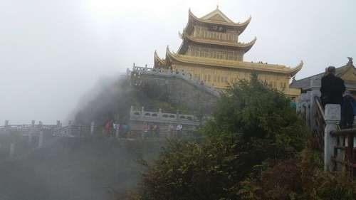 佛教|峨眉山第一座寺庙，原汁原味的纯净让人忍不住逗留