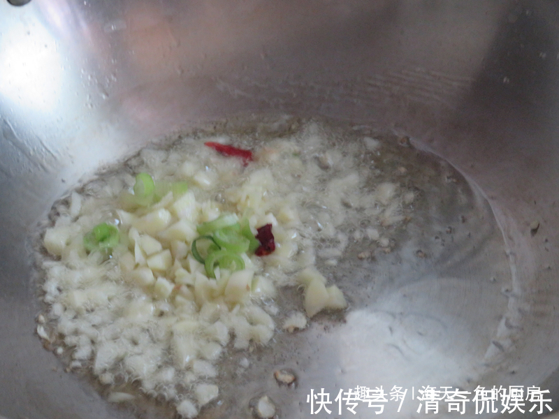 凉拌|夏天此野菜最受欢迎,不花钱菜地里掐一把,拌拌就能吃,清热解暑