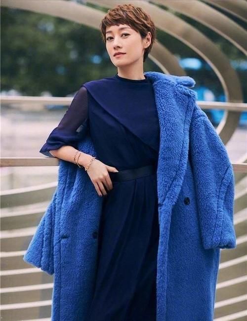 女人过了40岁，最好不要穿这些颜色的单品，土气又掉档次