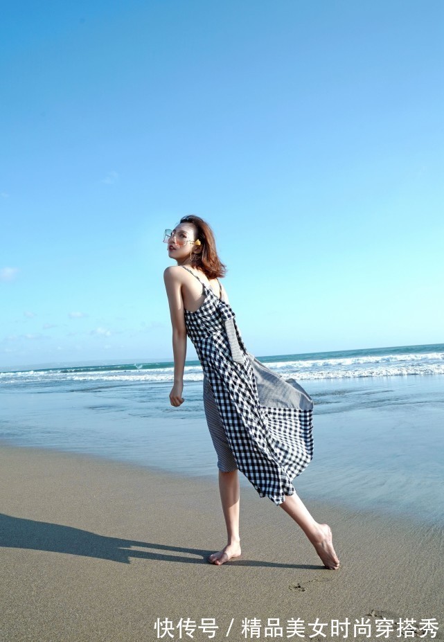 旅游|一款仙气飘飘的旅游海滩度假连衣裙,让你留住永不消失的风采