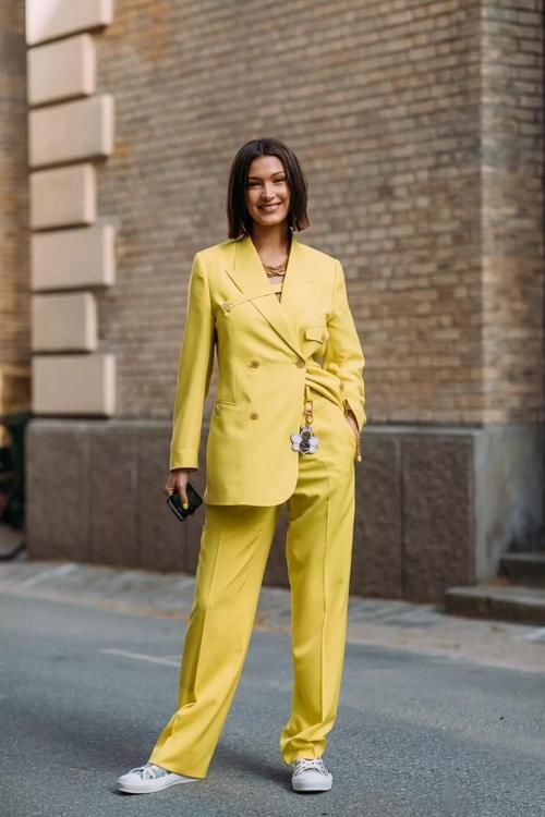 皮肤黄的女生千万别穿这4种颜色，显老又没气质，太丢人了