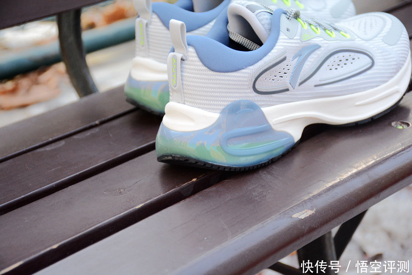 克服冬天跑步的困难?入手智能跑鞋吧:安踏联名咕咚跑步鞋评测