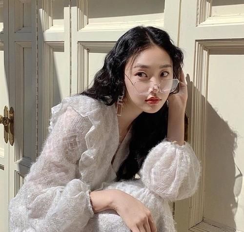 长裙真的是秋冬的搭配神器！单穿搭大衣棉服都可，清新自然惹人爱