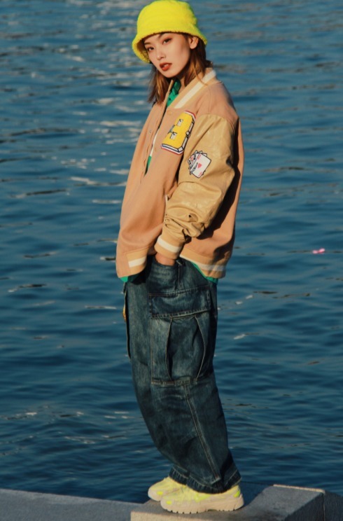 紧身衣|今年流行穿“大一号”,遮肉显瘦又显气质,微胖女生也能轻松驾驭