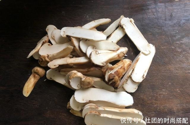 素菜|这盘素菜比鱼鲜比肉香,难怪这么贵,一年一季别错过,且吃且珍惜