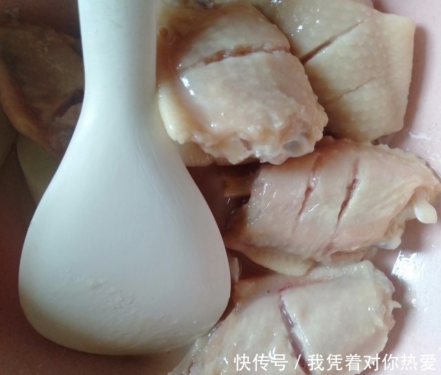 蒜香鸡翅,蒜香浓郁,特别的美味