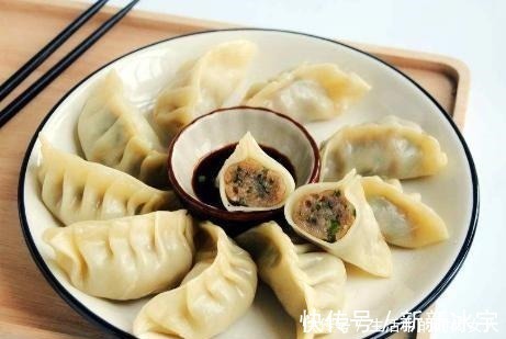 好吃|2块钱一斤，入馅做饺子特鲜，咬一口满嘴汁，比芹菜黄瓜馅好吃