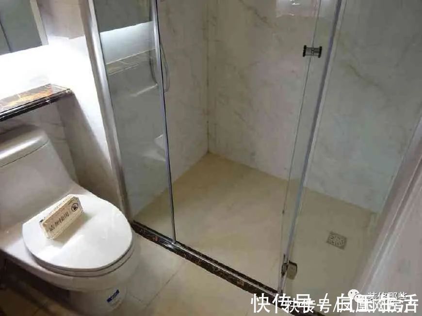排水|越来越多人卫生间不在地面铺瓷砖，都流行这样做，排水快又防滑