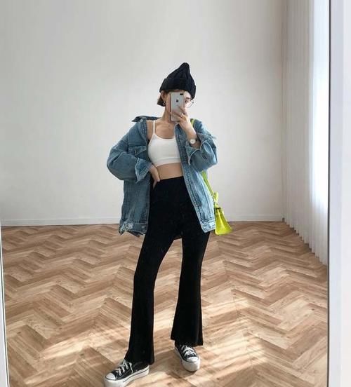 别再穿阔腿裤了，今年这条喇叭裤又火了，好穿百搭还显瘦