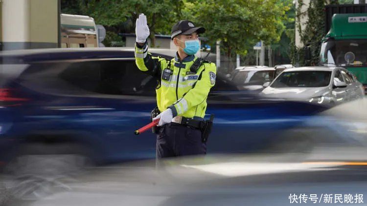 上海|笑翻全场！上海交警上了脱口秀大会！网友纷纷被圈粉：要去外滩问问路