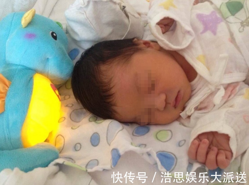 张女士|8个月宝宝检查患上脑瘫,只因妈妈在枕头下放了它,家长们当心